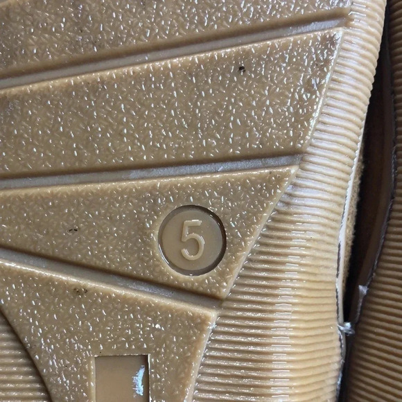 MINNETONKA Sherpa Lined Moccasins - Picture 7 of 8